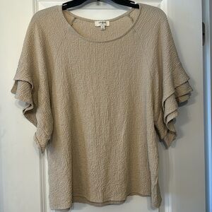 UMGEE tan crepe bell sleeves pullover in EUC. Lightweight and super comfy.